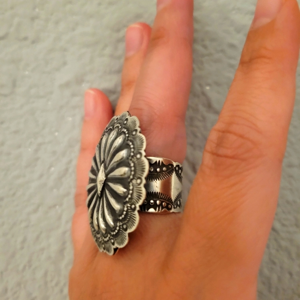 Vintage Sterling Silver Large Concho Ring - Picture 6 of 14